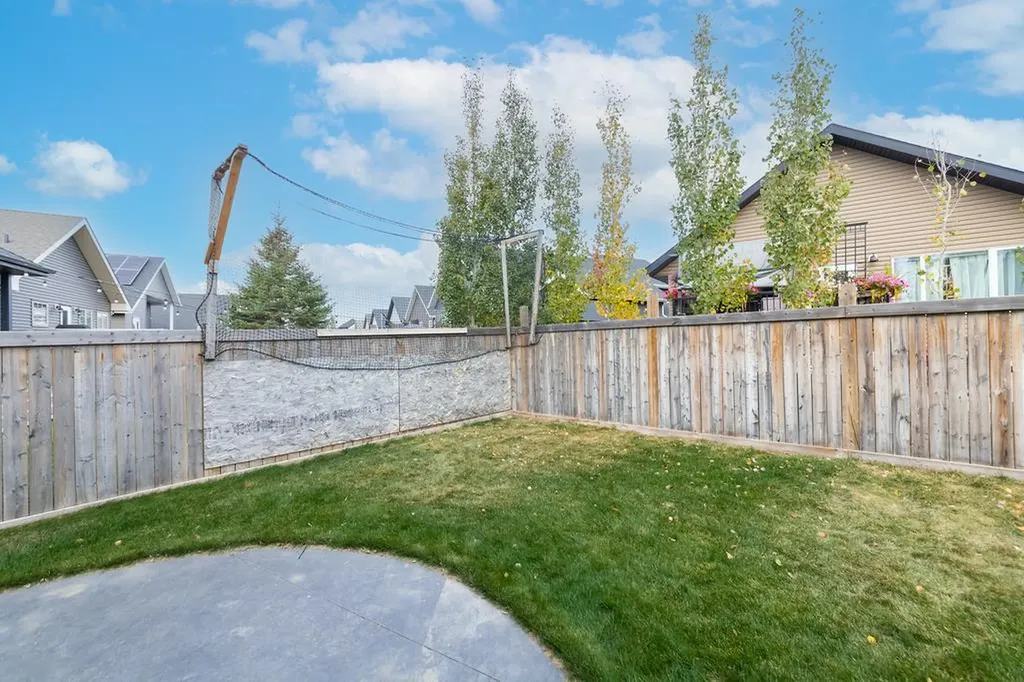 6108 17 Street Close Lloydminster AB T9V 3S2