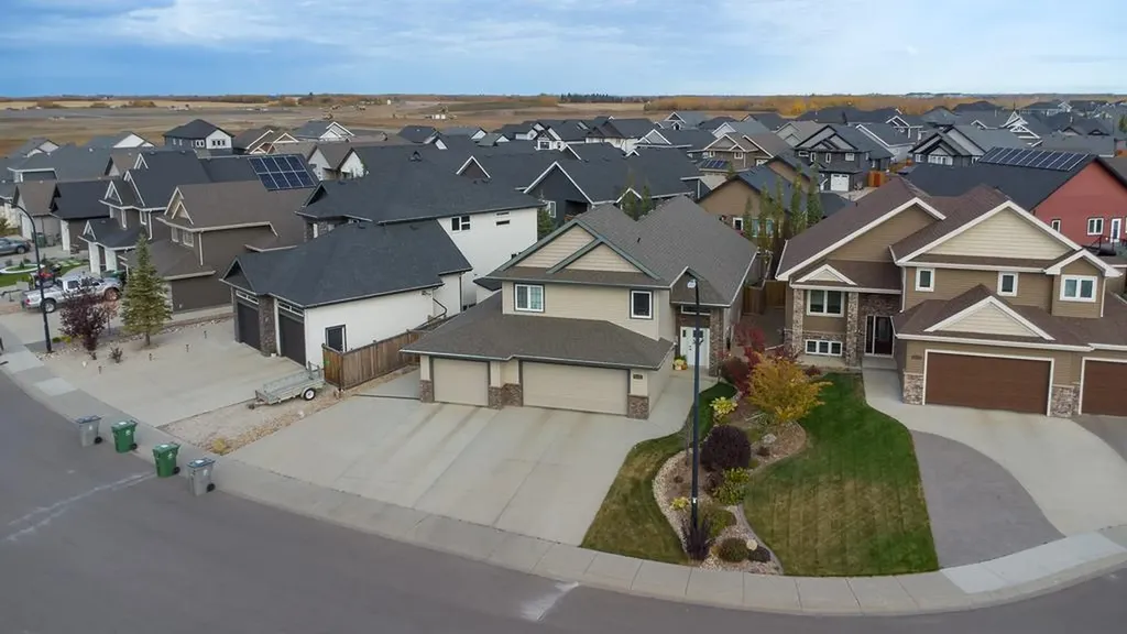 6108 17 Street Close Lloydminster AB T9V 3S2