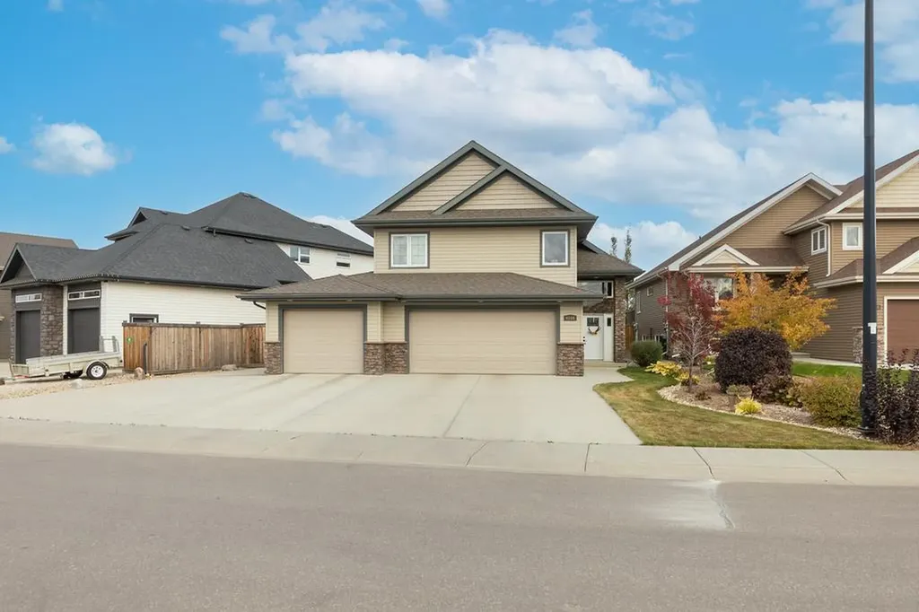 6108 17 Street Close Lloydminster AB T9V 3S2