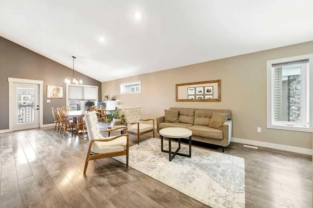 6108 17 Street Close Lloydminster AB T9V 3S2