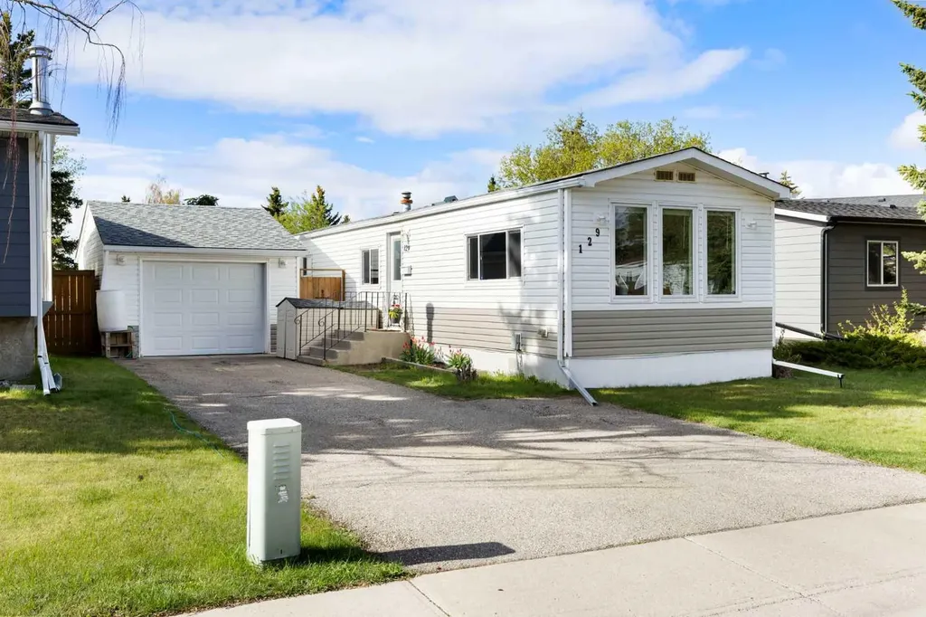 129 Big Springs Drive SE Airdrie AB T4A 1K3