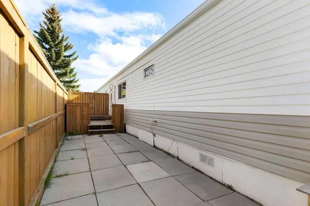 129 Big Springs Drive SE Airdrie AB T4A 1K3