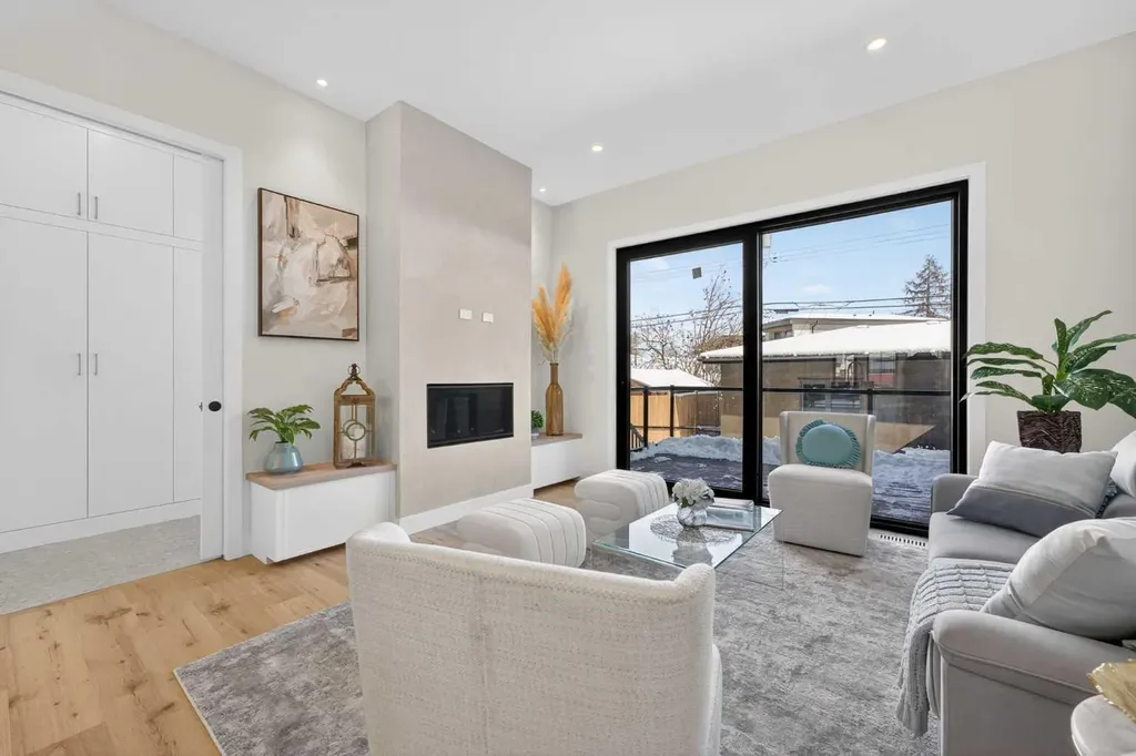 416 36 Street SW Calgary AB T3C 1P7