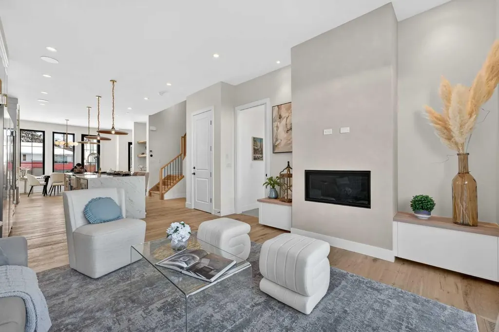 416 36 Street SW Calgary AB T3C 1P7