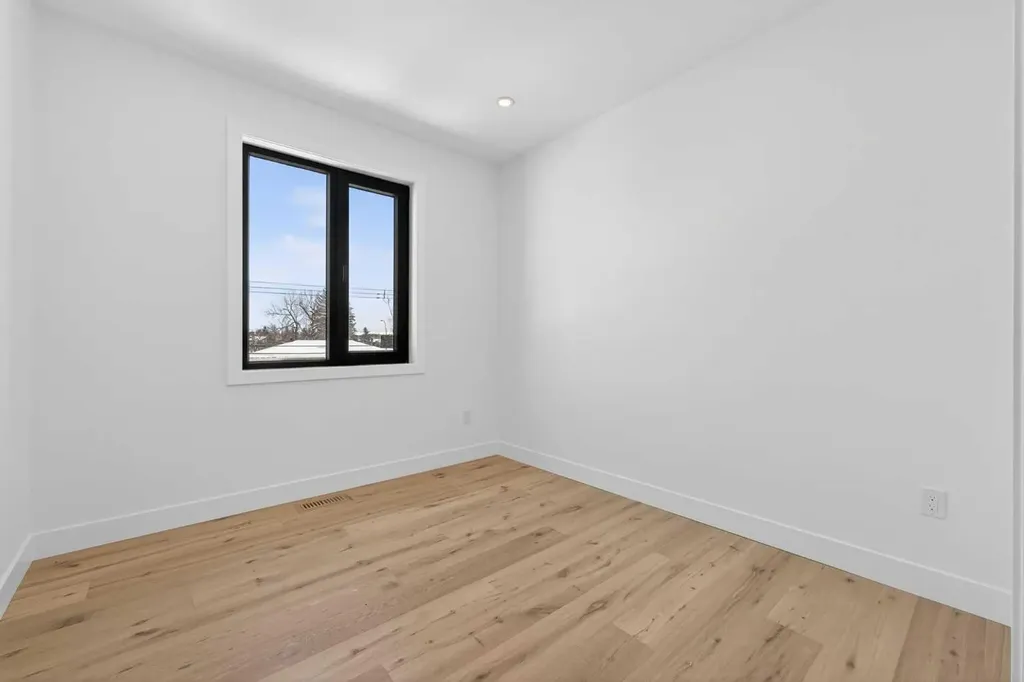 416 36 Street SW Calgary AB T3C 1P7