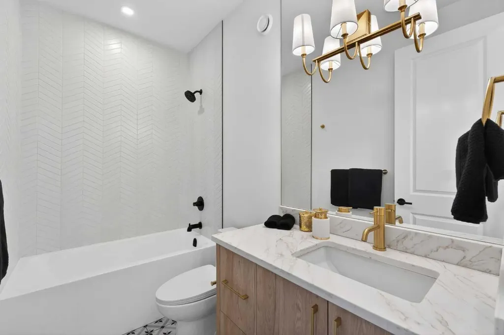 416 36 Street SW Calgary AB T3C 1P7