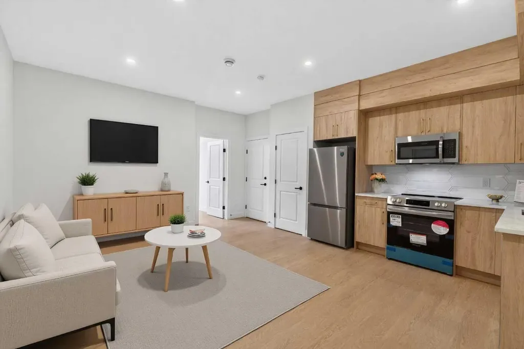 416 36 Street SW Calgary AB T3C 1P7