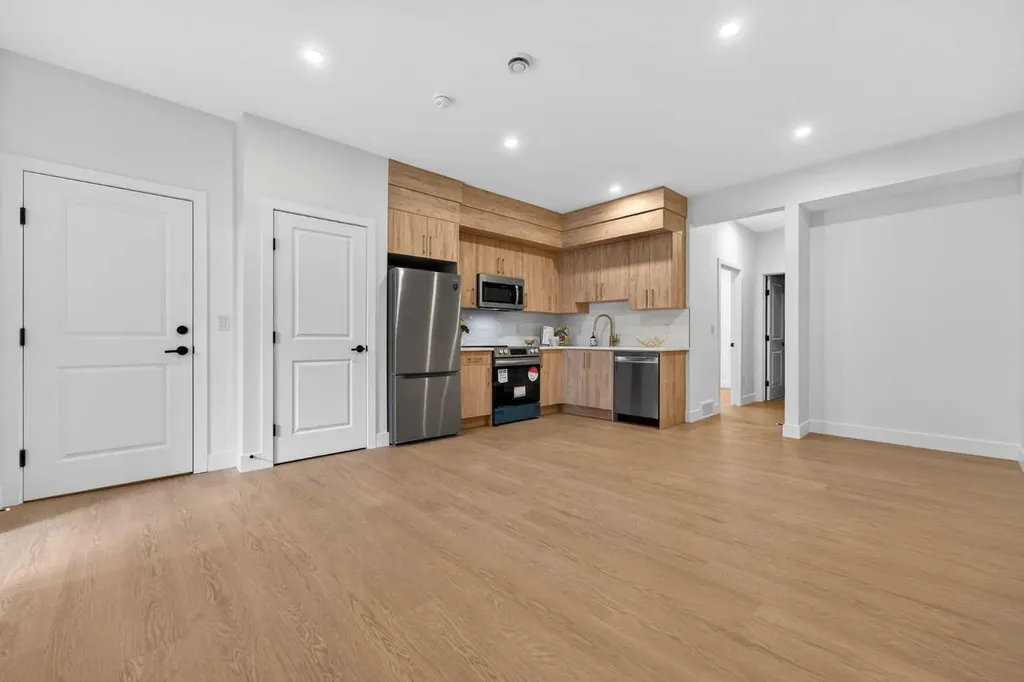 416 36 Street SW Calgary AB T3C 1P7