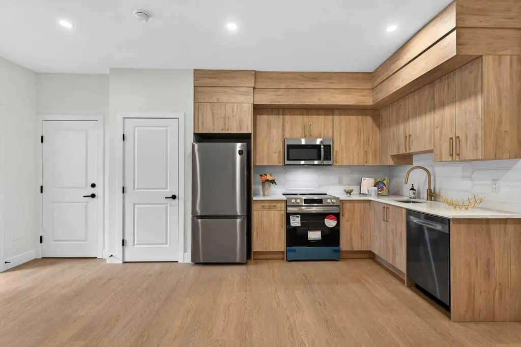 416 36 Street SW Calgary AB T3C 1P7