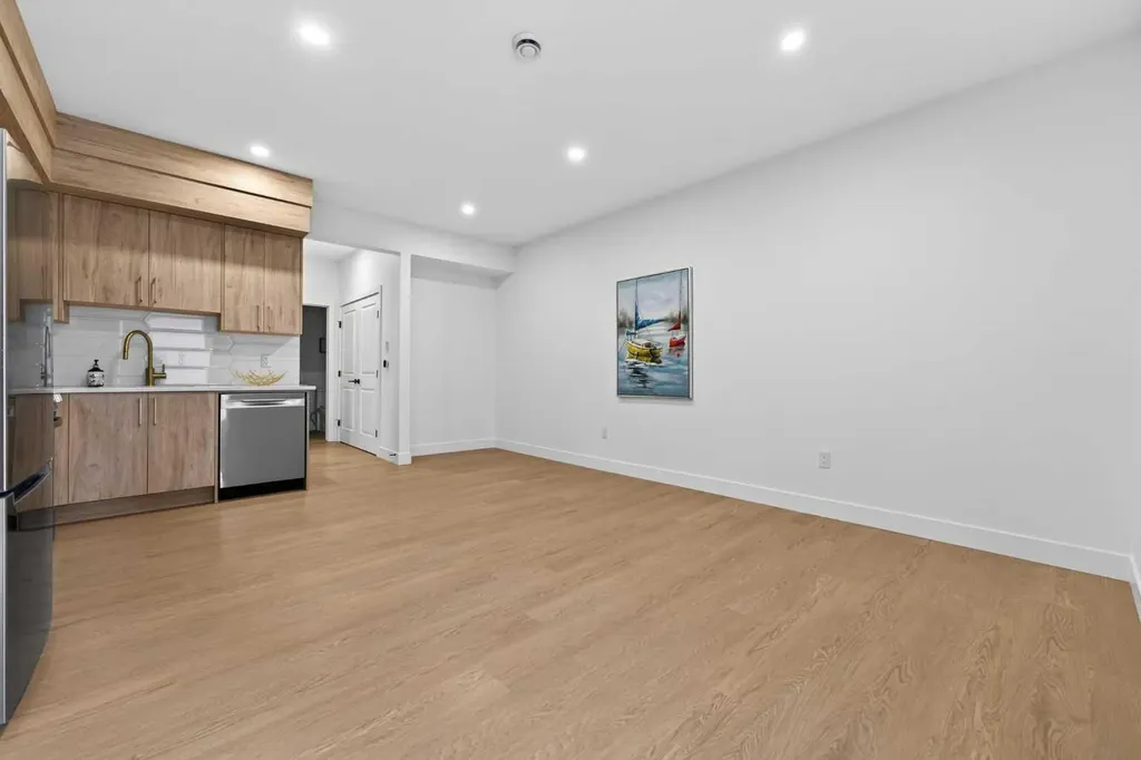416 36 Street SW Calgary AB T3C 1P7