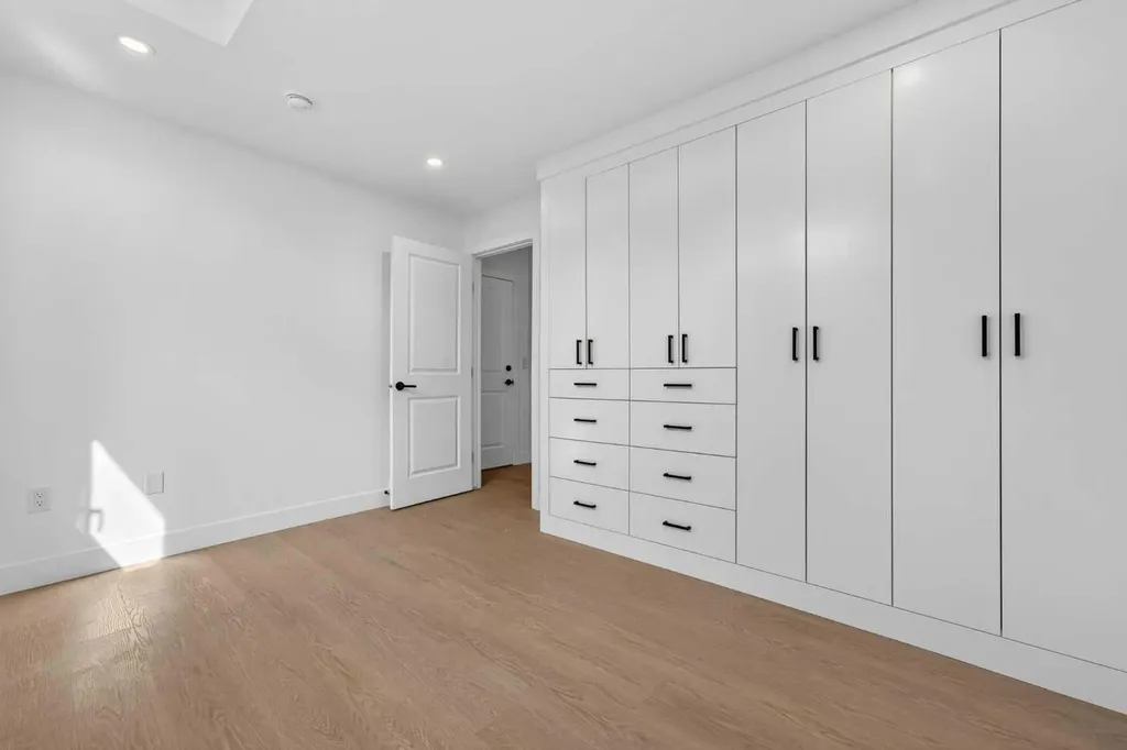 416 36 Street SW Calgary AB T3C 1P7