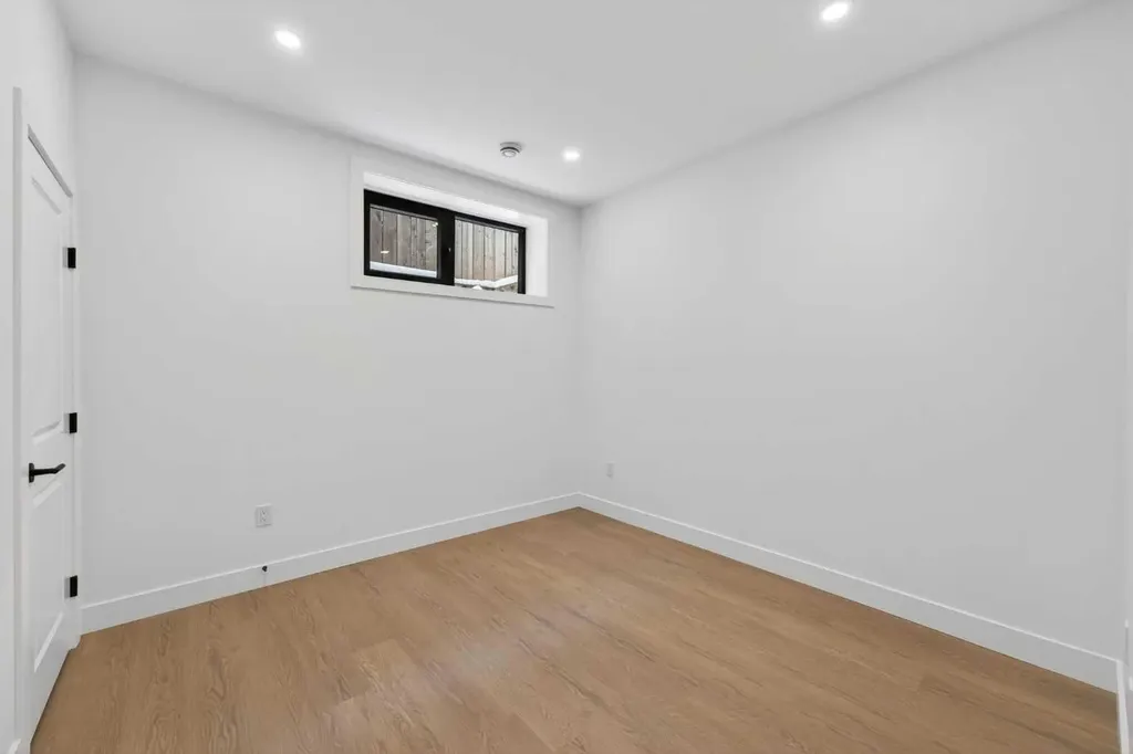 416 36 Street SW Calgary AB T3C 1P7