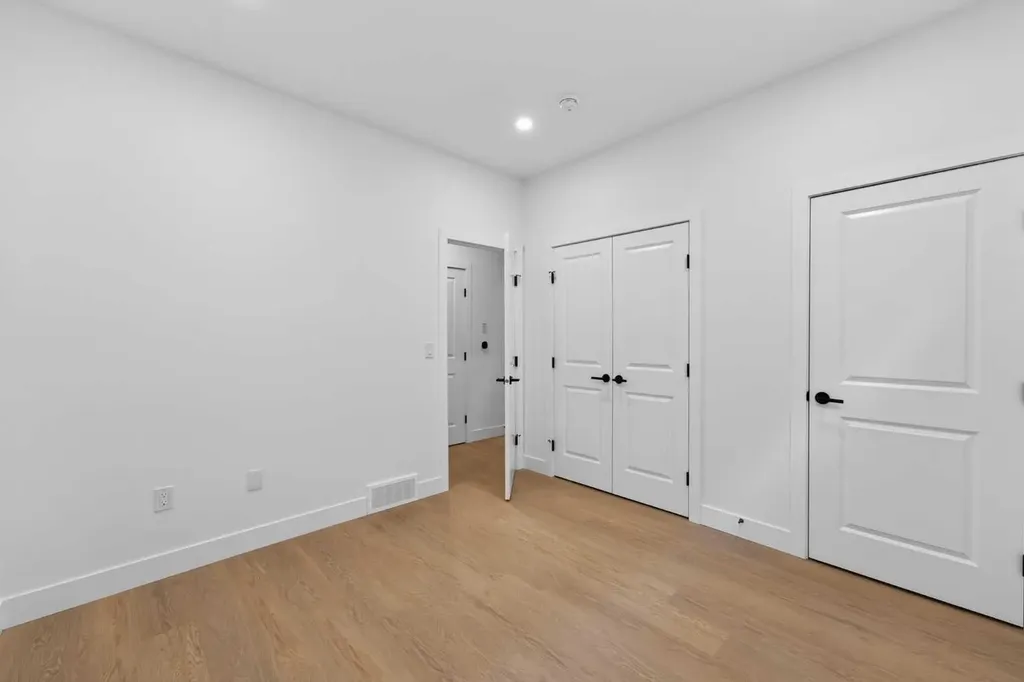 416 36 Street SW Calgary AB T3C 1P7