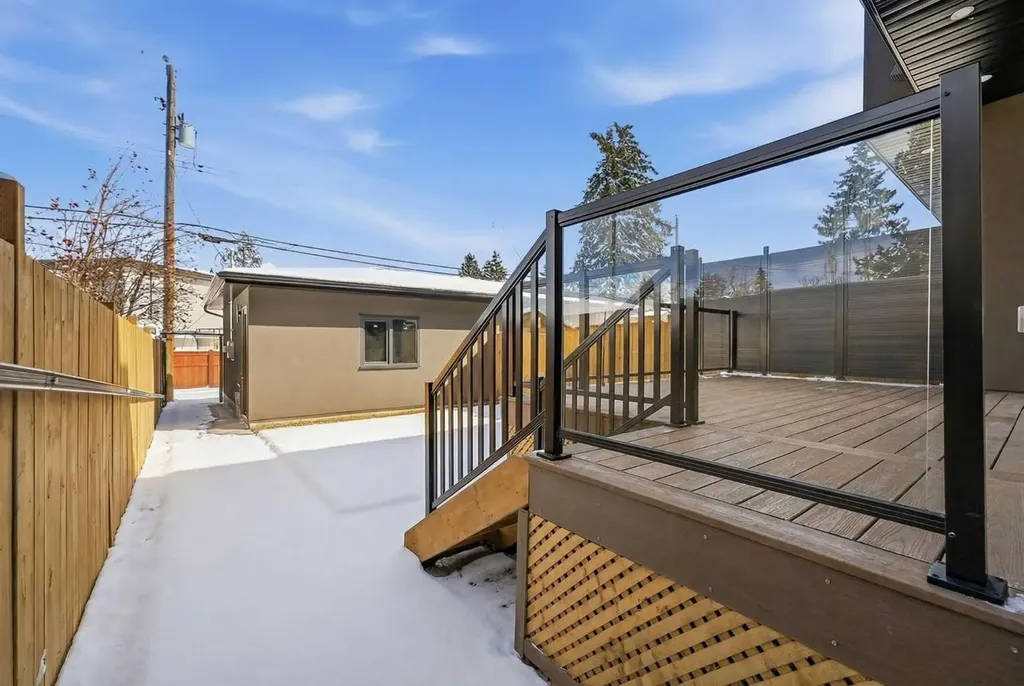 416 36 Street SW Calgary AB T3C 1P7