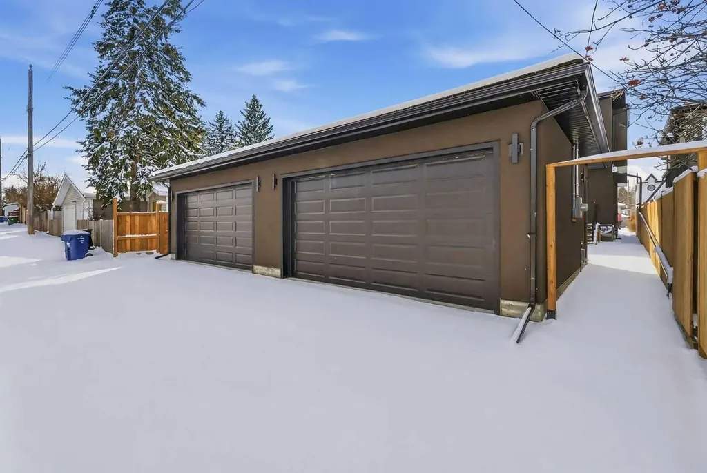 416 36 Street SW Calgary AB T3C 1P7