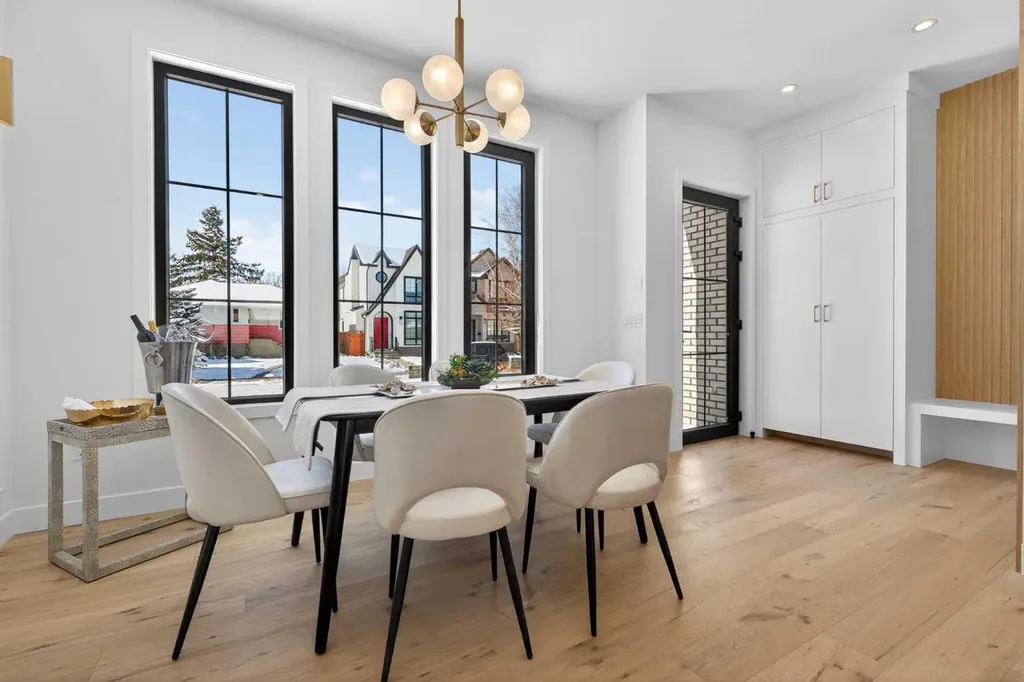 416 36 Street SW Calgary AB T3C 1P7