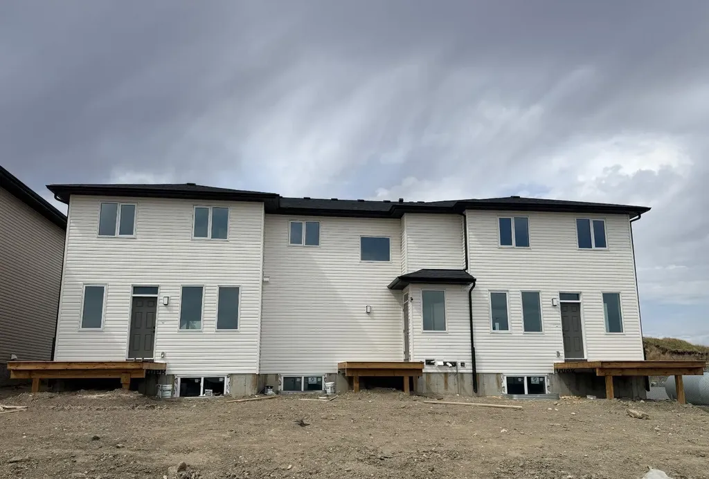 1997 Mccaskill Drive Crossfield AB T0M 0S0