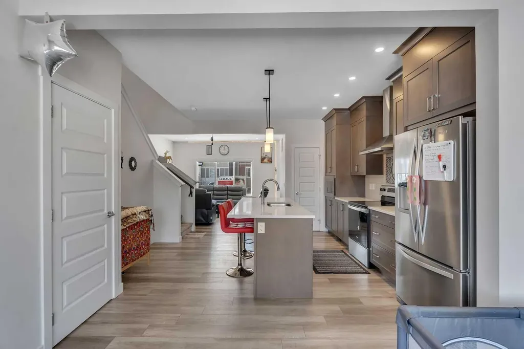 726 Bayview Hill SW Airdrie AB T4B 5M4