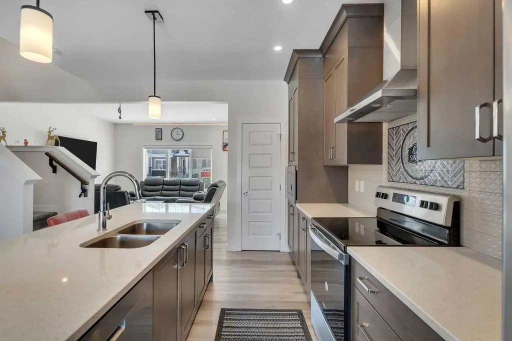 726 Bayview Hill SW Airdrie AB T4B 5M4