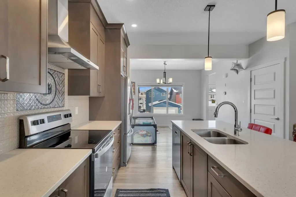 726 Bayview Hill SW Airdrie AB T4B 5M4