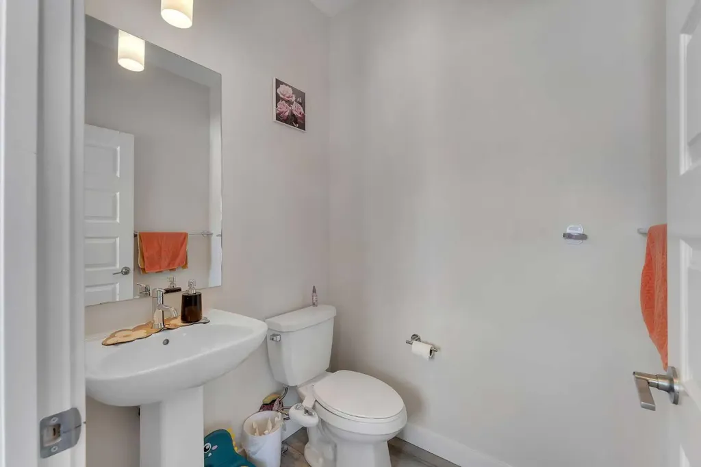 726 Bayview Hill SW Airdrie AB T4B 5M4