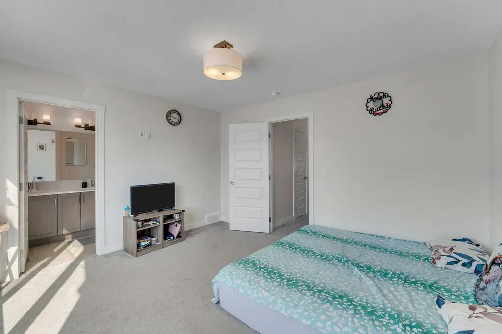 726 Bayview Hill SW Airdrie AB T4B 5M4
