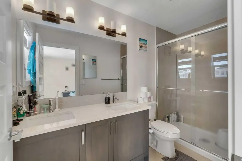 726 Bayview Hill SW Airdrie AB T4B 5M4