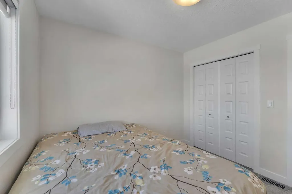 726 Bayview Hill SW Airdrie AB T4B 5M4