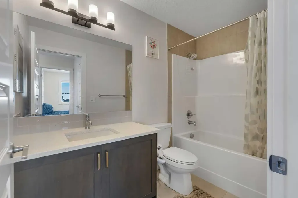 726 Bayview Hill SW Airdrie AB T4B 5M4