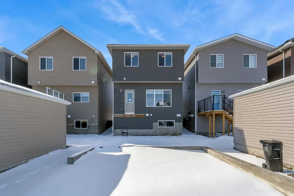 726 Bayview Hill SW Airdrie AB T4B 5M4