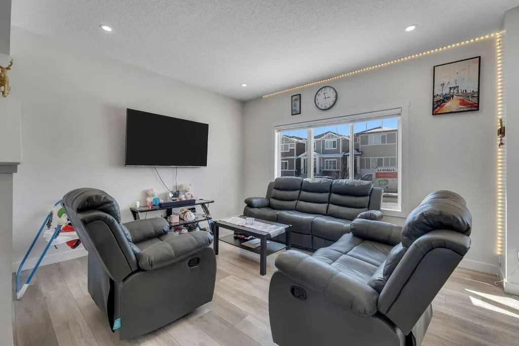 726 Bayview Hill SW Airdrie AB T4B 5M4