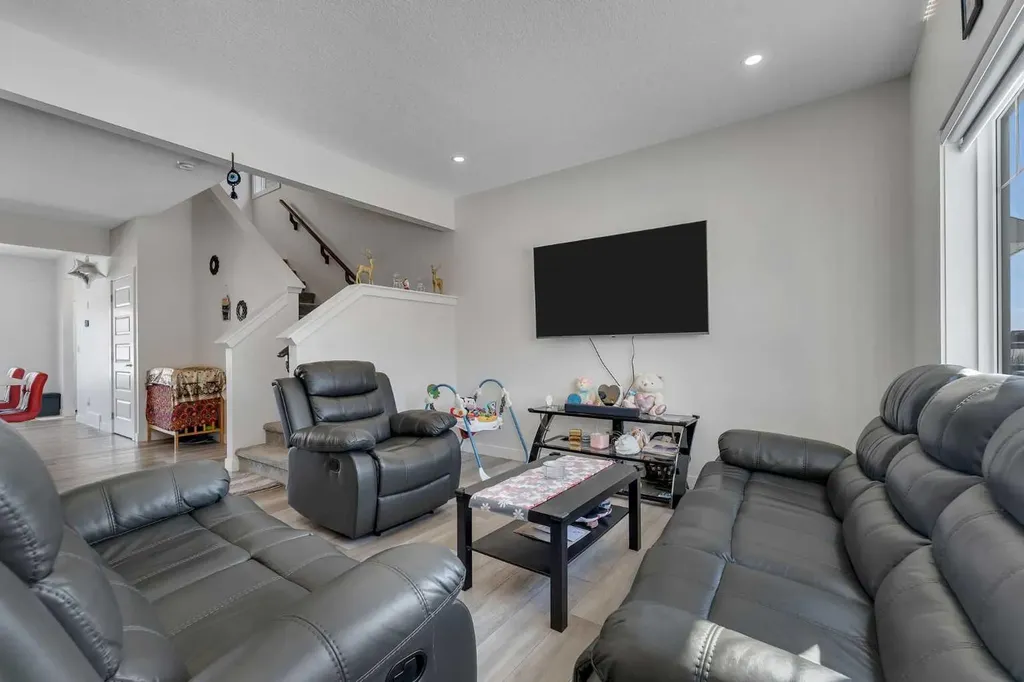 726 Bayview Hill SW Airdrie AB T4B 5M4