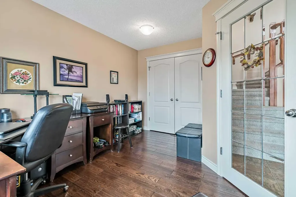 43 Sheep River Heights Okotoks AB T1S 2A1