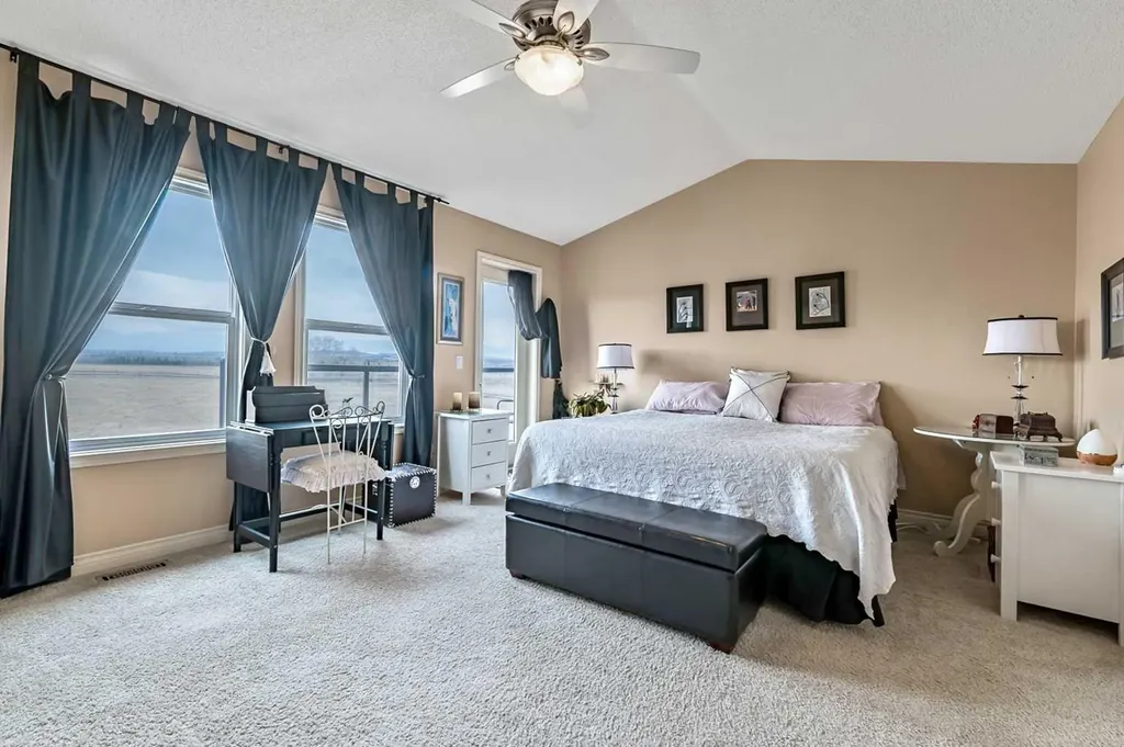 43 Sheep River Heights Okotoks AB T1S 2A1