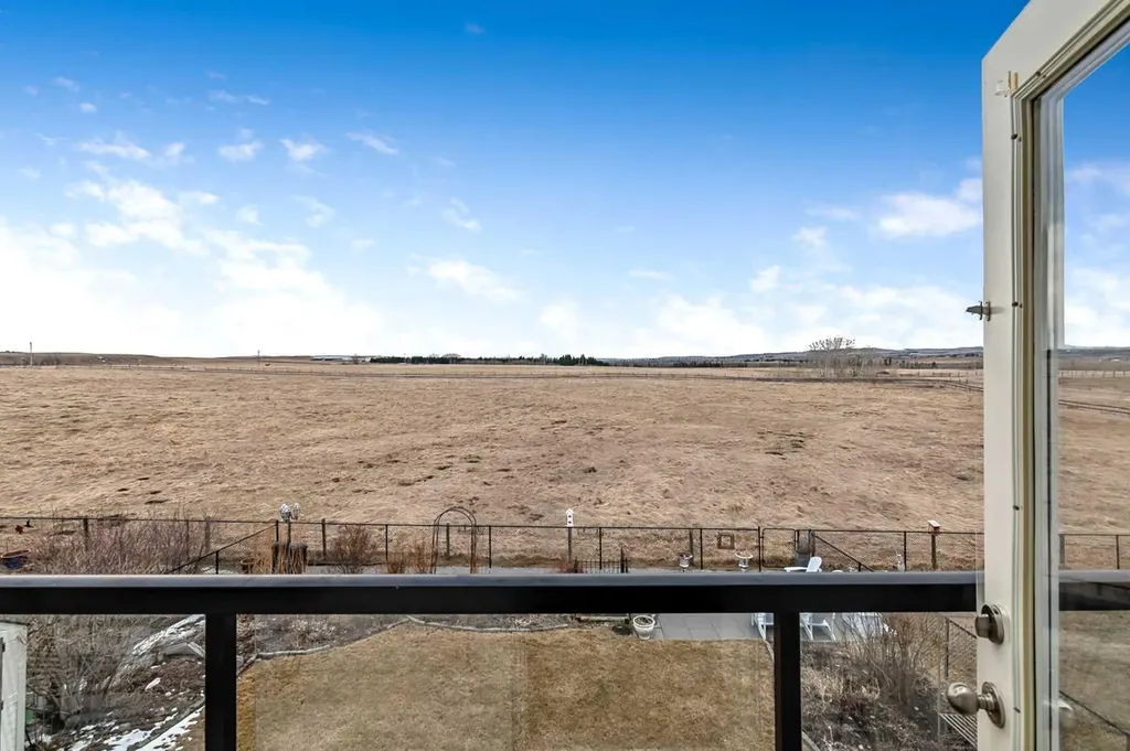 43 Sheep River Heights Okotoks AB T1S 2A1