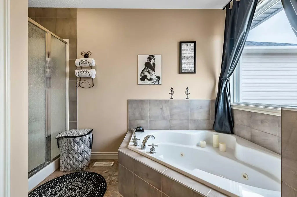 43 Sheep River Heights Okotoks AB T1S 2A1