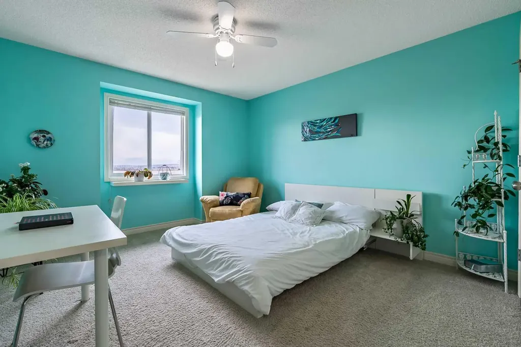 43 Sheep River Heights Okotoks AB T1S 2A1