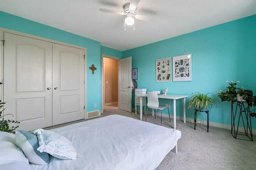 43 Sheep River Heights Okotoks AB T1S 2A1