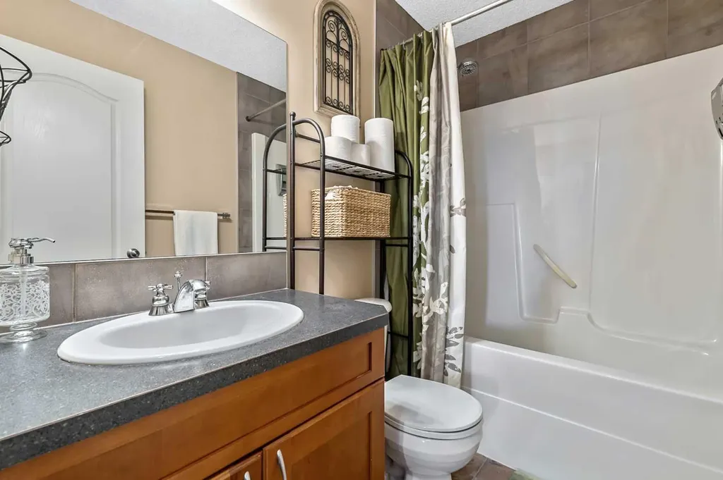43 Sheep River Heights Okotoks AB T1S 2A1