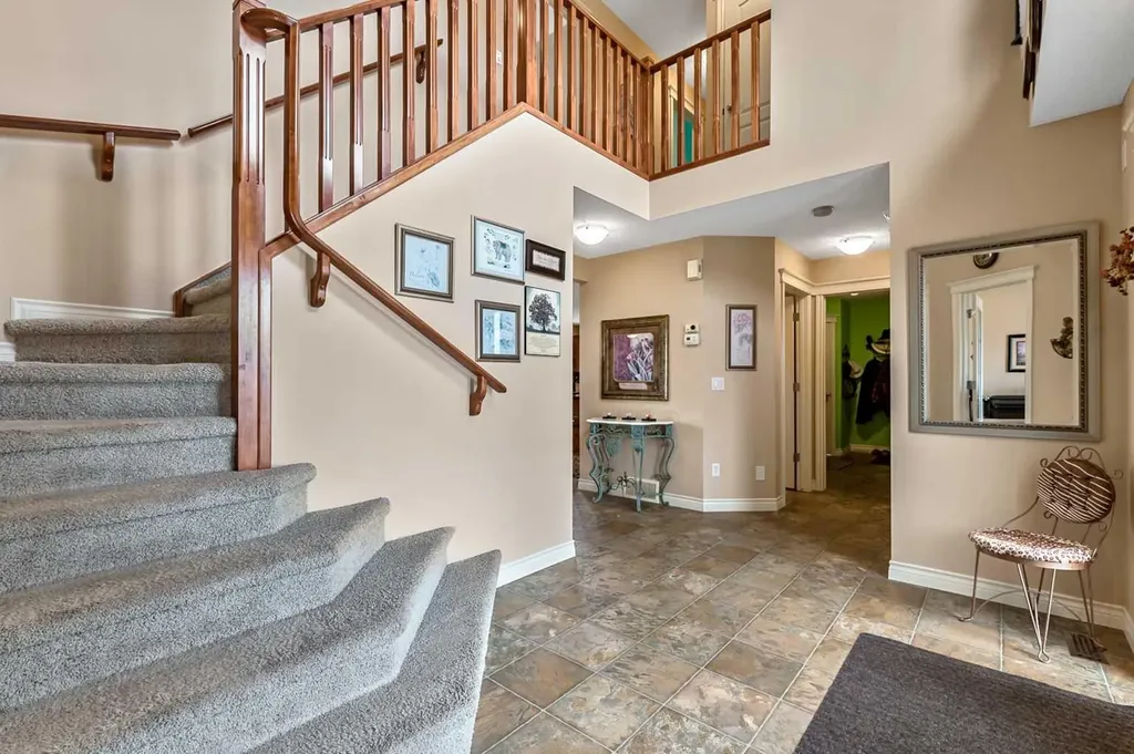 43 Sheep River Heights Okotoks AB T1S 2A1