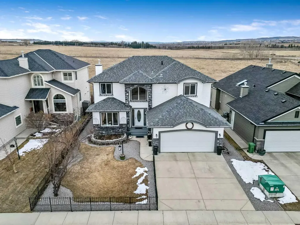 43 Sheep River Heights Okotoks AB T1S 2A1
