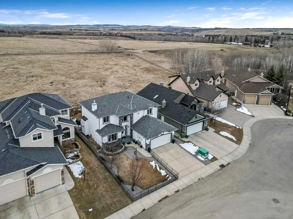 43 Sheep River Heights Okotoks AB T1S 2A1
