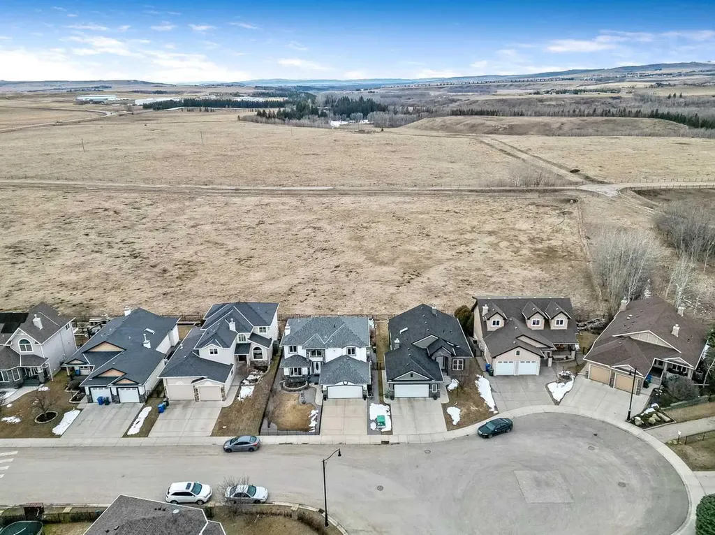 43 Sheep River Heights Okotoks AB T1S 2A1