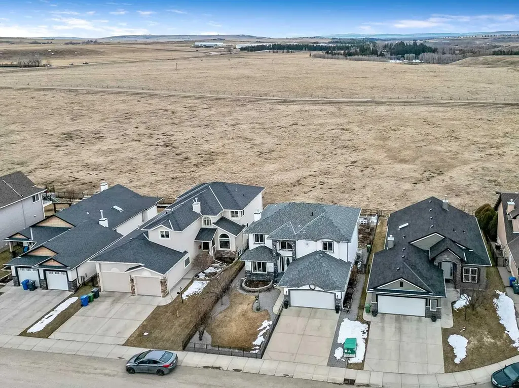 43 Sheep River Heights Okotoks AB T1S 2A1