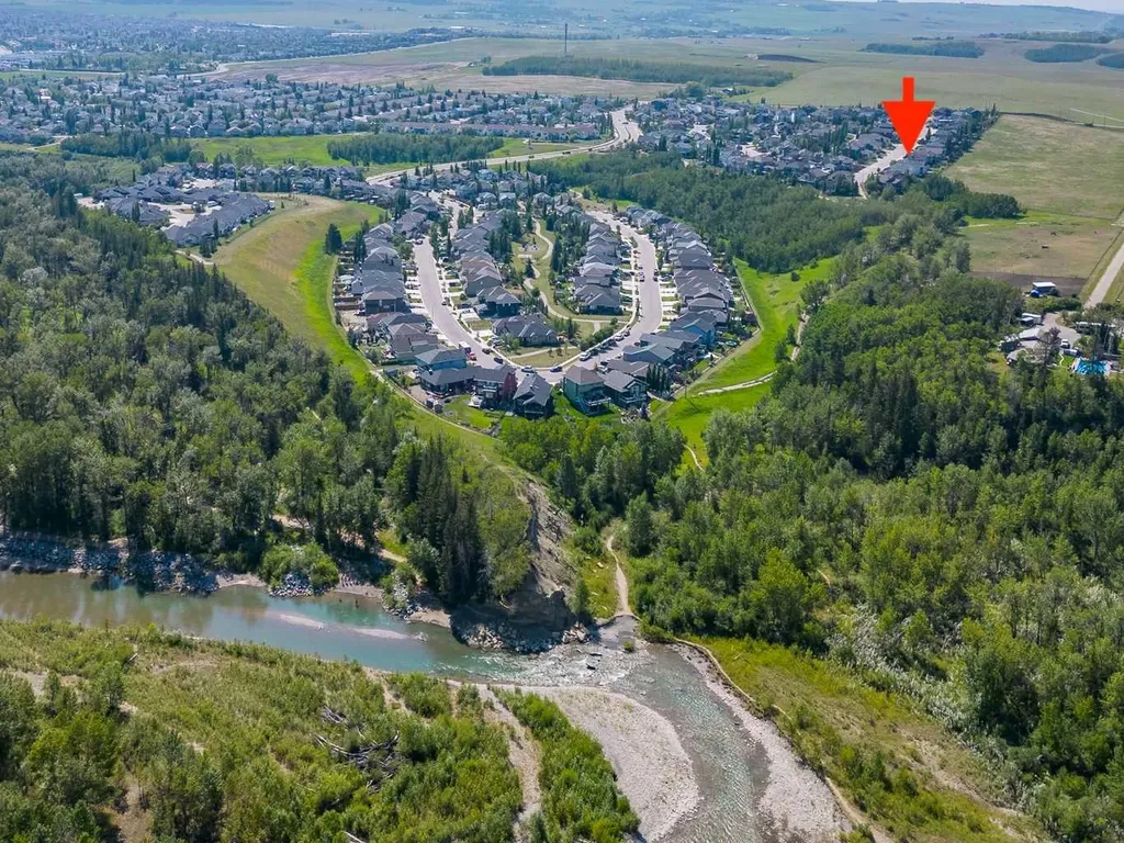 43 Sheep River Heights Okotoks AB T1S 2A1