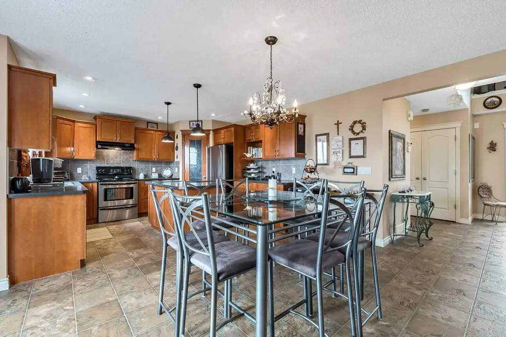 43 Sheep River Heights Okotoks AB T1S 2A1