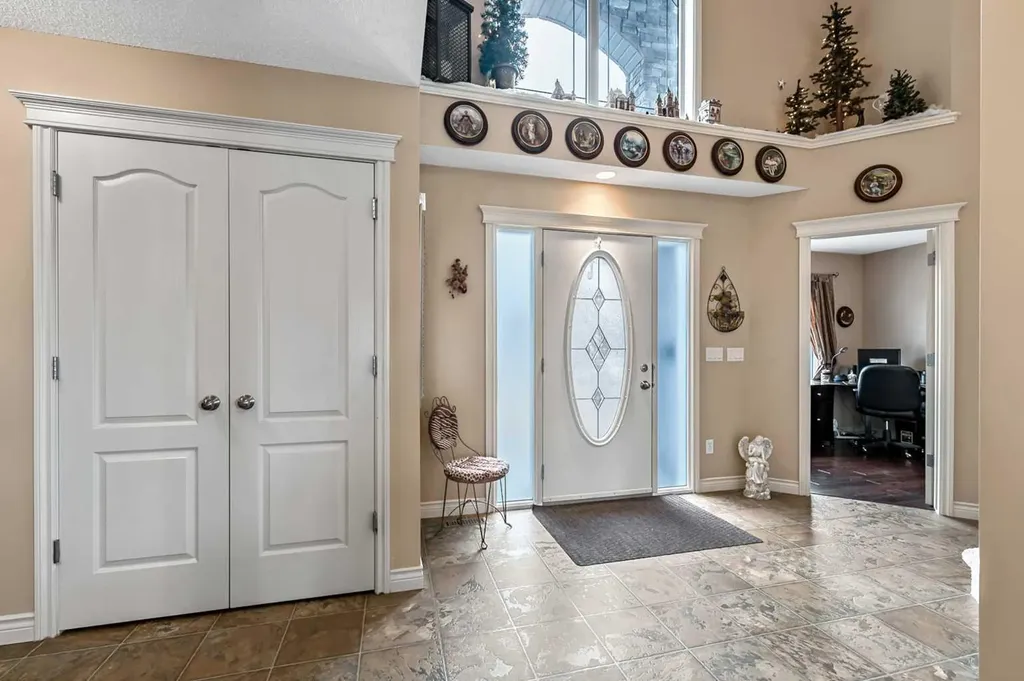 43 Sheep River Heights Okotoks AB T1S 2A1