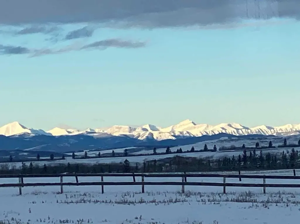 43 Sheep River Heights Okotoks AB T1S 2A1