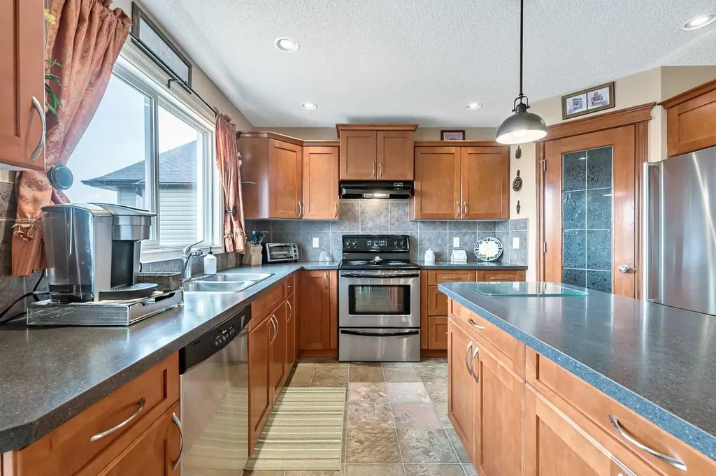 43 Sheep River Heights Okotoks AB T1S 2A1