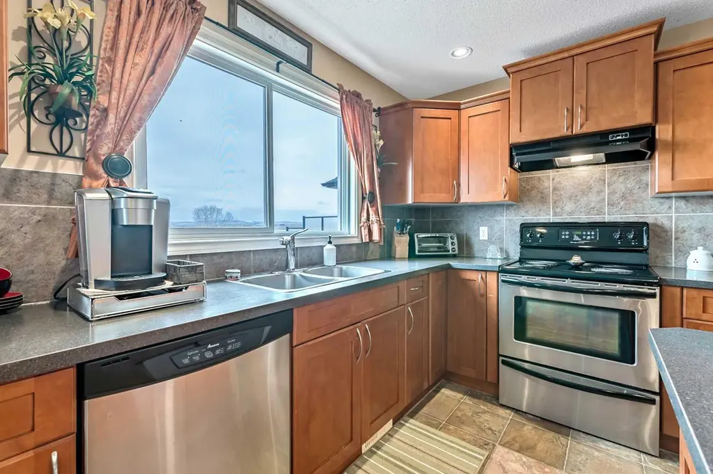 43 Sheep River Heights Okotoks AB T1S 2A1